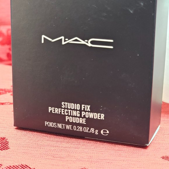 🆕NIB MAC Studio Fix Perfecting Powder 0.28 oz Light - Picture 2 of 6